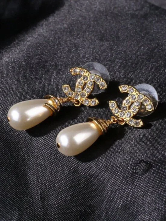 Chanel Pearl Earrings - Picture 4 of 5